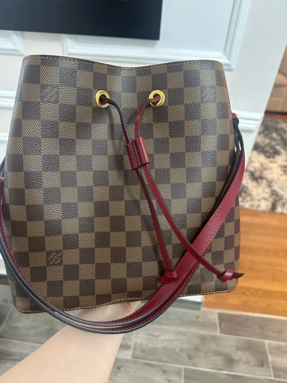 LOUIS VUITTON Damier Ebene Neonoe MM Cherry Berry - Picture 3 of 4